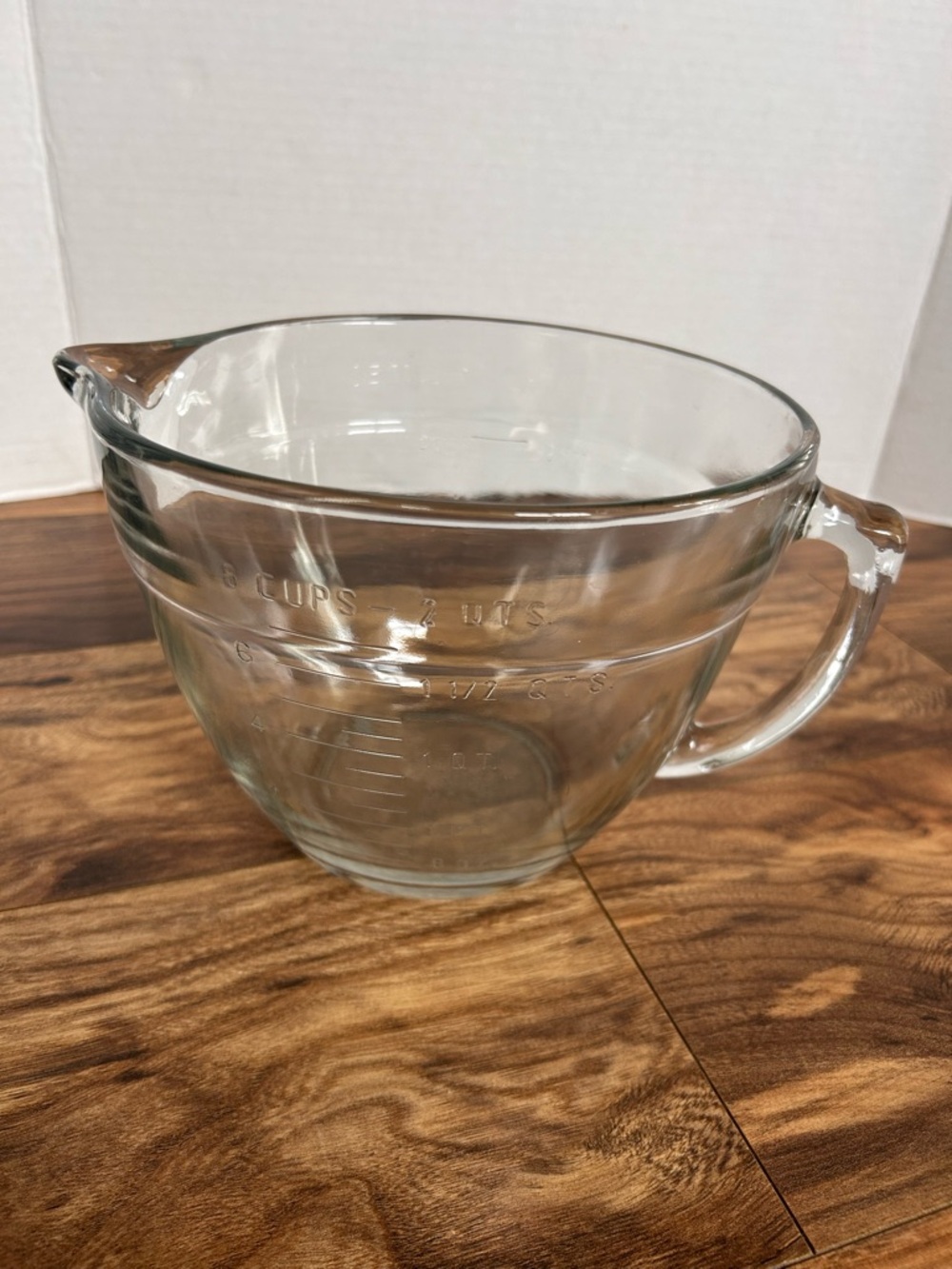 The Pampered Chef 8 Cup Glass Batter Measuring Bowl